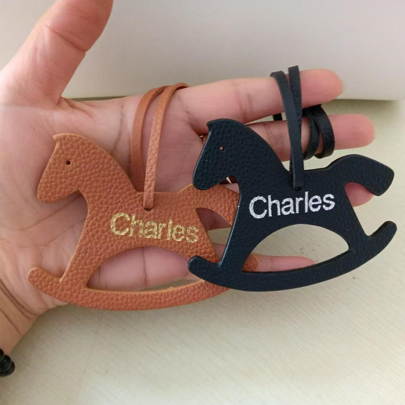 Custom Initial Fashion Horse B - Monogram Keychain Leather avaliação e preço